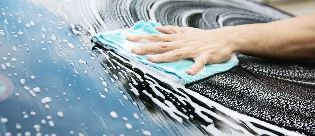 What's the best way to clean car windows without leaving streaks?